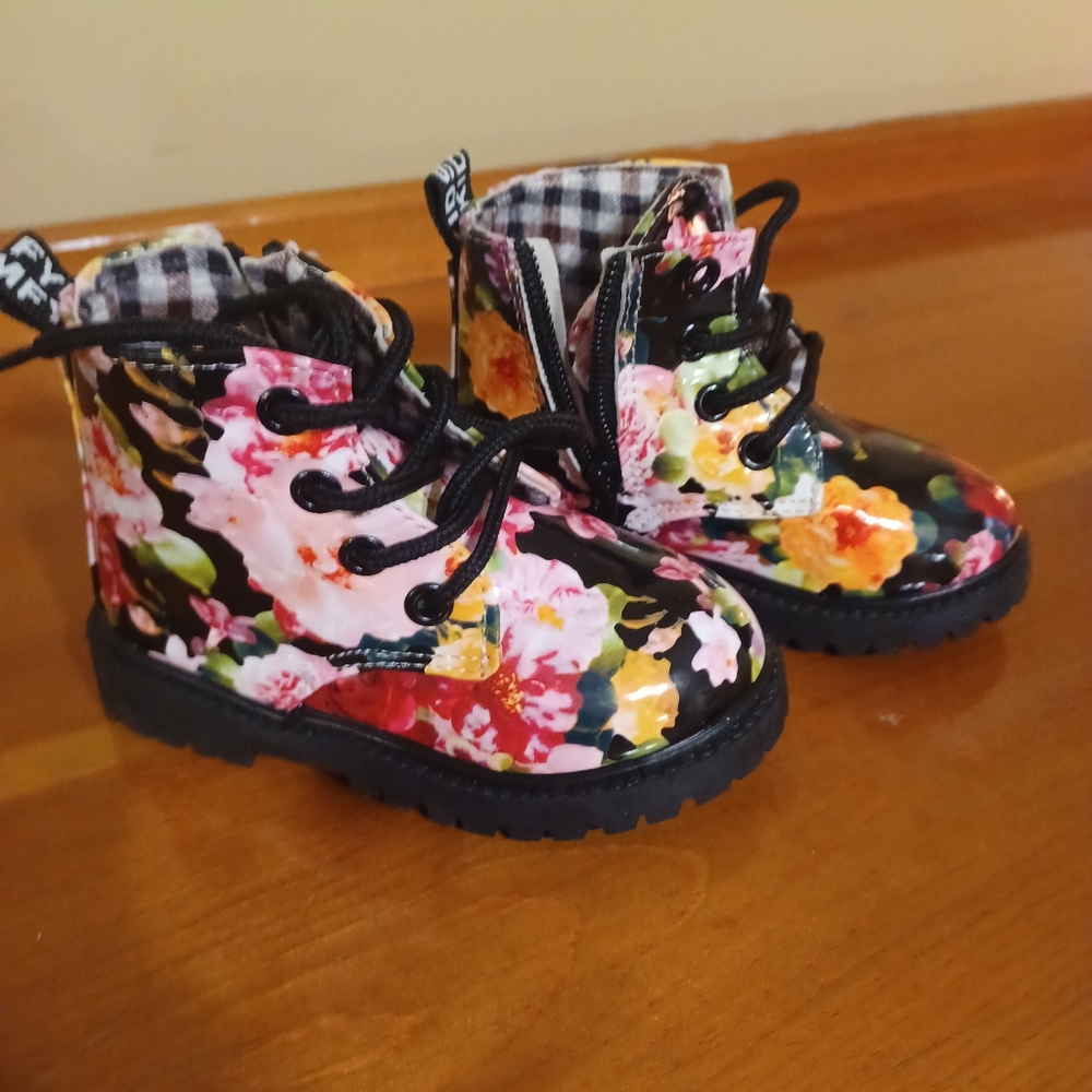Kids Com Boots